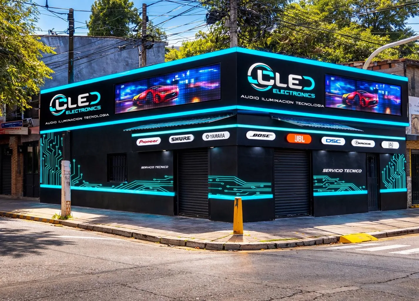 Fachada iluminada de JC LED Electronics en La Dorada